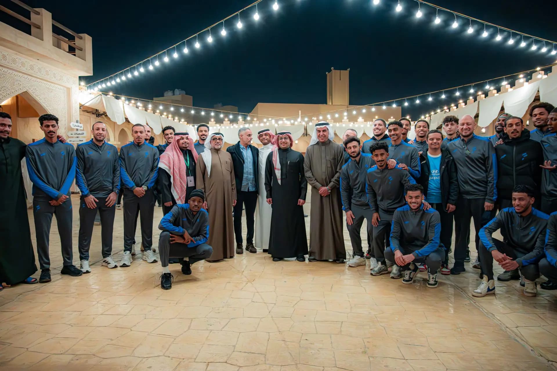 الفتح يزور مهرجان التمور بصفته شريكاً رياضياً.. و"الملا" في مقدمة مستقبليهم